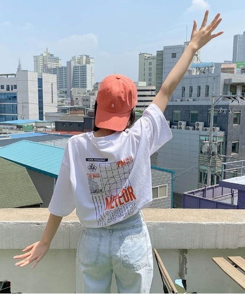 SONA(ソナ)の「SONYUNARA METEORバックプリント半袖Tシャツ(Tシャツ/カットソー・レディース・ブラック/アイボリー・FREE)」の1枚目の写真