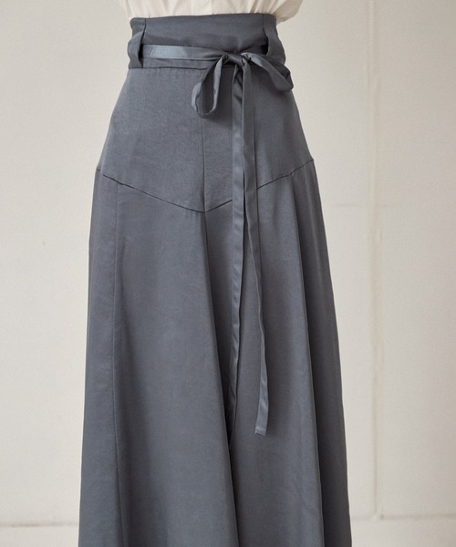 Keeepy(キーピー)の「【Keeepy】vintage satin flared skirt(スカート・レディース・カーキ/ブルー・FREE)」の4枚目の写真