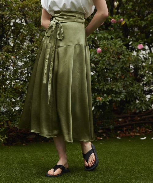 Keeepy(キーピー)の「【Keeepy】vintage satin flared skirt(スカート・レディース・カーキ/ブルー・FREE)」の14枚目の写真