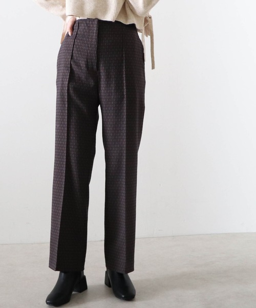 archives(アルシーヴ)の「【日本製】ジャガードピンタックパンツ(その他パンツ・レディース・ブラウン/ベージュ・SMALL/MEDIUM)」の1枚目の写真