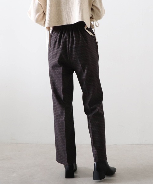 archives(アルシーヴ)の「【日本製】ジャガードピンタックパンツ(その他パンツ・レディース・ブラウン/ベージュ・SMALL/MEDIUM)」の8枚目の写真