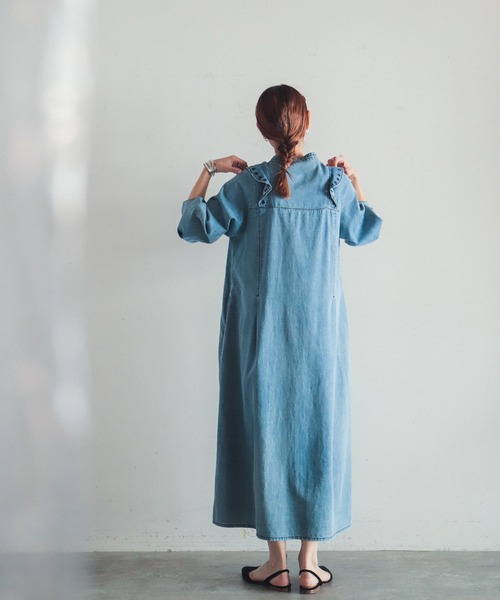 FIL DE FER（フィルデフェール）の「デニムカットワーク　スタンドフリルワンピース（シャツワンピース・レディース・ブラック/サックスブルー・FREE）」の11枚目の写真