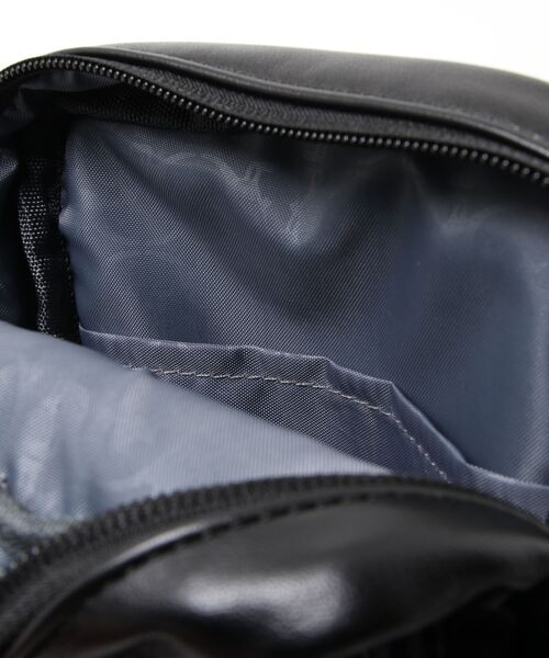 KANGOL(カンゴール)の「【 KANGOL / カンゴール 】 型押しロゴ ショルダーポーチ(ショルダーバッグ・メンズ・グレイッシュベージュ/ブラック・FREE)」の5枚目の写真
