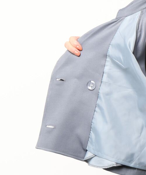 ANDGEEBEE（アンジービー）の「ショートトレンチコート（トレンチコート・レディース・アイボリー/ブルー・MEDIUM）」の5枚目の写真