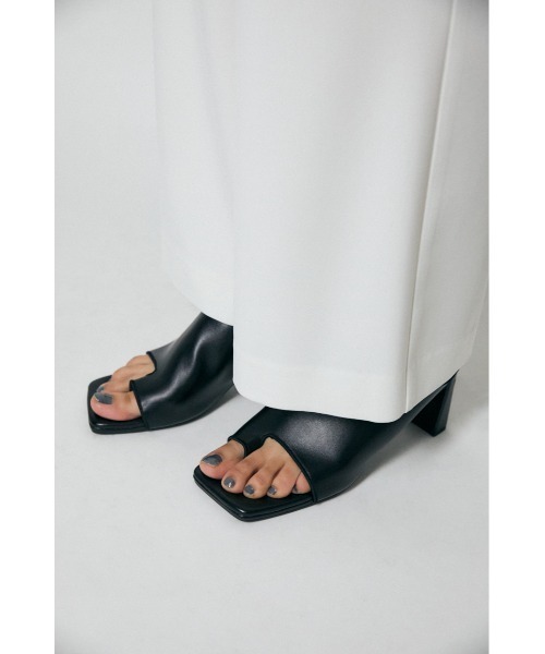 MOUSSY(マウジー)の「THONG ミュール(サンダル・レディース・ベージュ/ブラック・LARGE/MEDIUM/SMALL)」の2枚目の写真