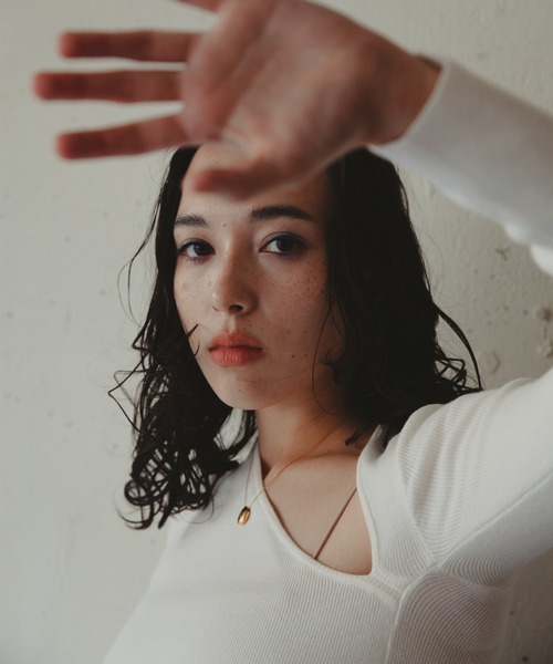 Kari & lili（カウリアンドリィリィ）の「slash tops（Tシャツ/カットソー・レディース・ブラック/オフホワイト・FREE）」の9枚目の写真