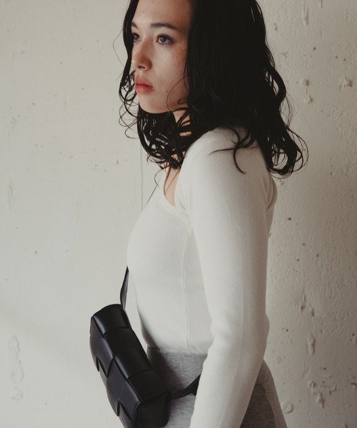 Kari & lili（カウリアンドリィリィ）の「slash tops（Tシャツ/カットソー・レディース・ブラック/オフホワイト・FREE）」の7枚目の写真