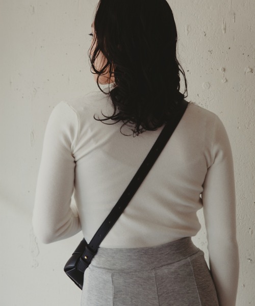 Kari & lili（カウリアンドリィリィ）の「slash tops（Tシャツ/カットソー・レディース・ブラック/オフホワイト・FREE）」の13枚目の写真