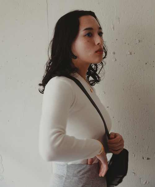 Kari & lili（カウリアンドリィリィ）の「slash tops（Tシャツ/カットソー・レディース・ブラック/オフホワイト・FREE）」の5枚目の写真