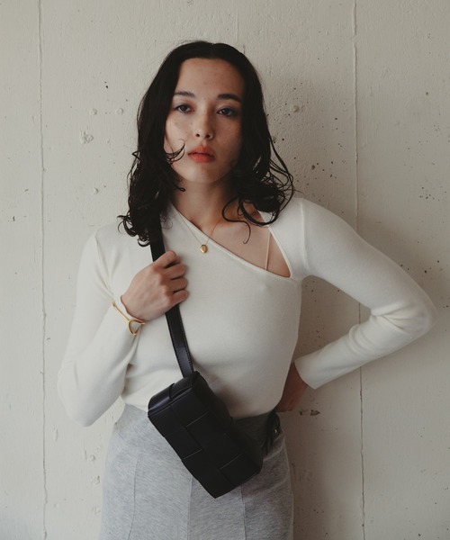 Kari & lili（カウリアンドリィリィ）の「slash tops（Tシャツ/カットソー・レディース・ブラック/オフホワイト・FREE）」の4枚目の写真