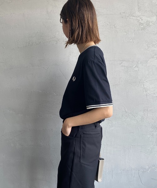 FRED PERRY（フレッドペリー）の「[FRED PERRY/フレッドペリー] ティップライン ワンポイントロゴTシャツ（Tシャツ/カットソー・レディース・ホワイト/ブラック/サックスブルー・S/M/L/XL）」の15枚目の写真