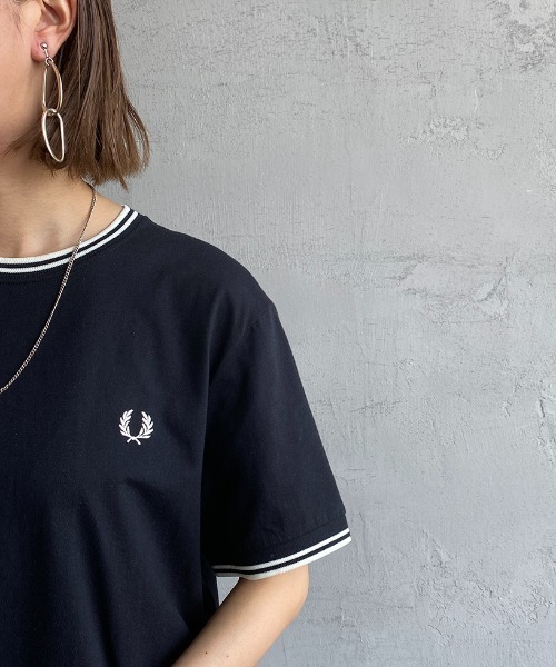 FRED PERRY（フレッドペリー）の「[FRED PERRY/フレッドペリー] ティップライン ワンポイントロゴTシャツ（Tシャツ/カットソー・レディース・ホワイト/ブラック/サックスブルー・S/M/L/XL）」の16枚目の写真