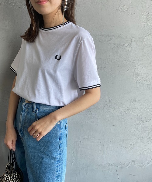 FRED PERRY（フレッドペリー）の「[FRED PERRY/フレッドペリー] ティップライン ワンポイントロゴTシャツ（Tシャツ/カットソー・レディース・ホワイト/ブラック/サックスブルー・S/M/L/XL）」の17枚目の写真
