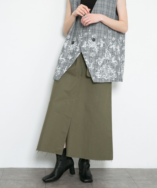 KBF（ケイビーエフ）の「フロントスリットミリタリースカート（スカート・レディース・ダークブラウン/カーキ・ONE）」の21枚目の写真