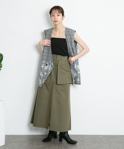 KBF（ケイビーエフ）の「フロントスリットミリタリースカート（スカート・レディース・ダークブラウン/カーキ・ONE）」の3枚目の写真