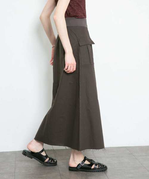 KBF（ケイビーエフ）の「フロントスリットミリタリースカート（スカート・レディース・ダークブラウン/カーキ・ONE）」の6枚目の写真