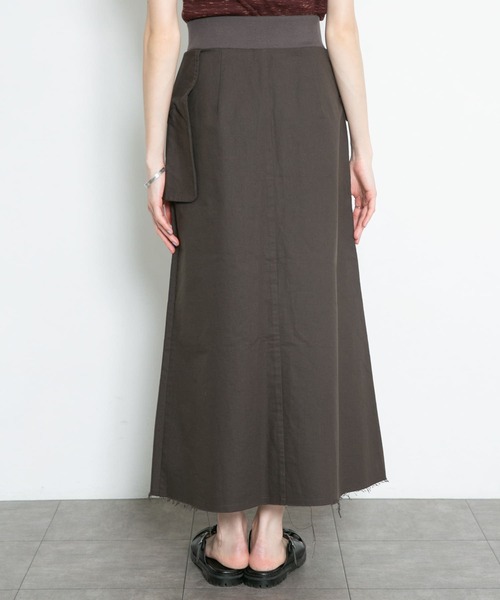KBF（ケイビーエフ）の「フロントスリットミリタリースカート（スカート・レディース・ダークブラウン/カーキ・ONE）」の14枚目の写真