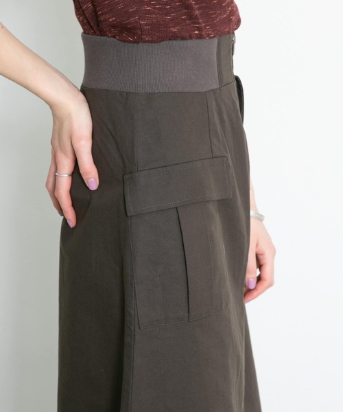 KBF（ケイビーエフ）の「フロントスリットミリタリースカート（スカート・レディース・ダークブラウン/カーキ・ONE）」の17枚目の写真