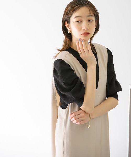 KBF（ケイビーエフ）の「パワーショルダーシャーリングブラウス（シャツ/ブラウス・レディース・ブラック系その他/アイボリー/ブラック・ONE）」の4枚目の写真