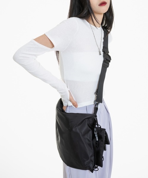 FOLLOWIN（フォロウィン）の「ポケットクロスバッグ（ショルダーバッグ・メンズ・ブラック・ONE SIZE）」の9枚目の写真