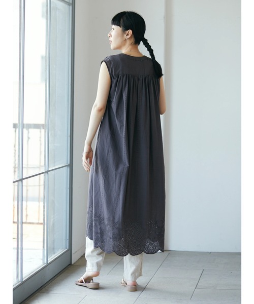 CRAFT STANDARD BOUTIQUE(クラフトスタンダードブティック)の「【インドコットン】スカラップ刺繍ワンピース *◆(ワンピース・レディース・チャコールグレー・FREE)」の5枚目の写真