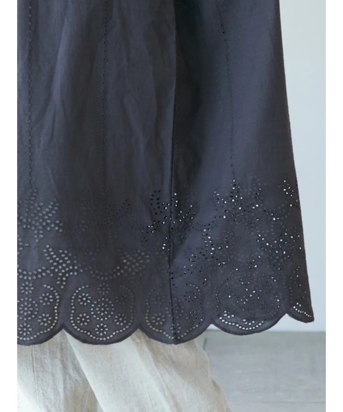 CRAFT STANDARD BOUTIQUE(クラフトスタンダードブティック)の「【インドコットン】スカラップ刺繍ワンピース *◆(ワンピース・レディース・チャコールグレー・FREE)」の13枚目の写真