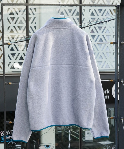 DISCUS ATHLETIC（ディスカス　アスレチック）の「DISCUS ATHLETIC/ディスカス アスレチック フリース配色パイピング ビッグシルエットハーフジップ ボアスウェット（スウェット・レディース・カーキ系/サックスブルー/アイボリー/ブラック/オートミール/カーキ/サックスブルー系/パープル・XL/L/M）」の10枚目の写真