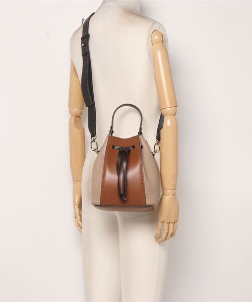 FURLA（フルラ）の「FURLA MIASTELLA MINI BUCKET BAG（ショルダーバッグ・レディース・ブラウン系その他・ONE SIZE）」の5枚目の写真