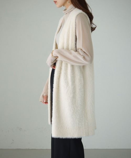 cheriella(シェリエラ)の「【cheriella】WEB限定フェザーニットベスト(ベスト・レディース・ブラック/ベージュ/ブラウン/アイボリー・M)」の16枚目の写真