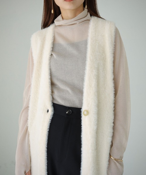 cheriella(シェリエラ)の「【cheriella】WEB限定フェザーニットベスト(ベスト・レディース・ブラック/ベージュ/ブラウン/アイボリー・M)」の5枚目の写真