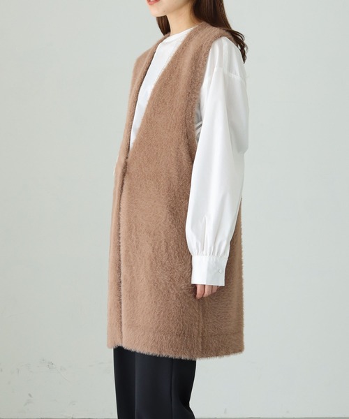 cheriella(シェリエラ)の「【cheriella】WEB限定フェザーニットベスト(ベスト・レディース・ブラック/ベージュ/ブラウン/アイボリー・M)」の11枚目の写真