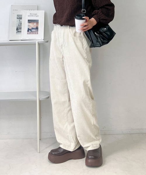 AS KNOW AS plus（アズノゥアズプラス）の「♪ベルト付ゆるりカーブパンツ（デニムパンツ・レディース・ホワイト系/ブラック系/ブラウン系/カーキ系/ピンク系/グリーン系/サックスブルー/アイボリー/ブラック系1/グリーン/ケミカルウォッシュ/ブラック/オレンジ/キナリ/ブルー系その他/オフホワイト/インディゴブルー/ブルー系その他2/ピンク系2/サックスブルー系/キャメル/サックスブルー系1/ブルー系1/イエロー/サックスブルー系2/ブルー系2/サックスブルー系3/その他/グレー系その他/ブラック系2/ダークネイビー/ブルー系3/ネイビー系/サックスブルー系4/カーキブラウン/ブラック系3/アイボリー系4/グリーン系4/ブラック系4/ブラック系5・FREE）」の15枚目の写真