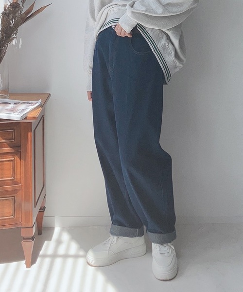 AS KNOW AS plus（アズノゥアズプラス）の「♪ベルト付ゆるりカーブパンツ（デニムパンツ・レディース・ホワイト系/ブラック系/ブラウン系/カーキ系/ピンク系/グリーン系/サックスブルー/アイボリー/ブラック系1/グリーン/ケミカルウォッシュ/ブラック/オレンジ/キナリ/ブルー系その他/オフホワイト/インディゴブルー/ブルー系その他2/ピンク系2/サックスブルー系/キャメル/サックスブルー系1/ブルー系1/イエロー/サックスブルー系2/ブルー系2/サックスブルー系3/その他/グレー系その他/ブラック系2/ダークネイビー/ブルー系3/ネイビー系/サックスブルー系4/カーキブラウン/ブラック系3/アイボリー系4/グリーン系4/ブラック系4/ブラック系5・FREE）」の21枚目の写真