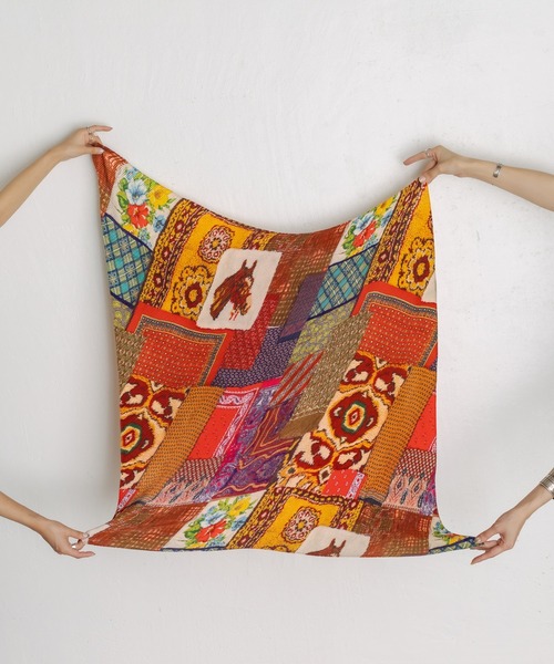 tomoki yurita（トモキユリタ）の「【tomoki yurita×ear】プリーツプリントスカーフ（ストール/ショール・レディース・レッド・FREE）」の12枚目の写真