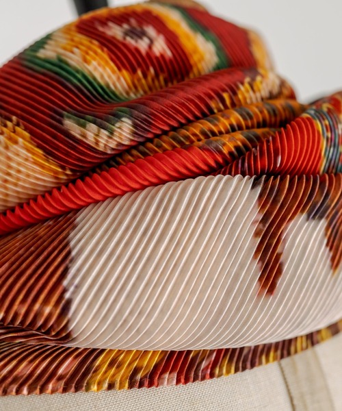 tomoki yurita（トモキユリタ）の「【tomoki yurita×ear】プリーツプリントスカーフ（ストール/ショール・レディース・レッド・FREE）」の14枚目の写真