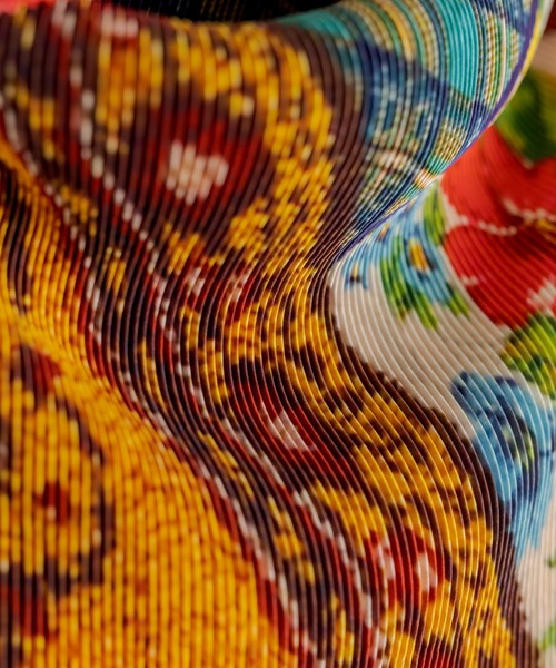 tomoki yurita（トモキユリタ）の「【tomoki yurita×ear】プリーツプリントスカーフ（ストール/ショール・レディース・レッド・FREE）」の5枚目の写真