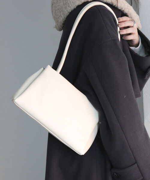 fredy emue（フレディエミュ）の「ロングハンドル3roomバッグ（ショルダーバッグ・レディース・ミント/オフホワイト/ブラック・FREE）」の2枚目の写真