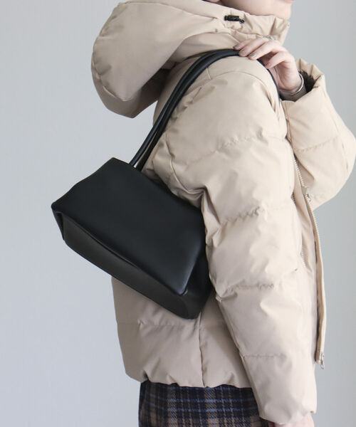 fredy emue（フレディエミュ）の「ロングハンドル3roomバッグ（ショルダーバッグ・レディース・ミント/オフホワイト/ブラック・FREE）」の16枚目の写真