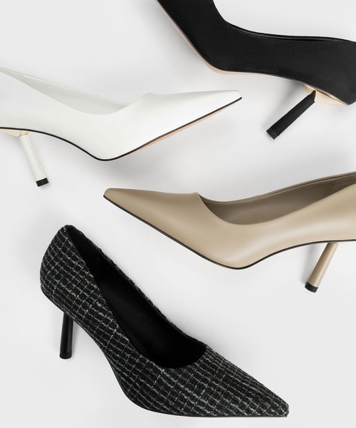 売り切れ商品‼️チャールズアンドキース　パンプス　ホワイト CHARLES & KEITH（チャールズ & キース）の「シリンダーヒール
