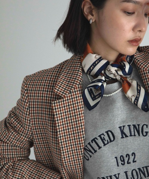 marjour（マージュール）の「VINTAGE LIKE SCARF（バンダナ/スカーフ・レディース・オレンジ・FREE）」の2枚目の写真