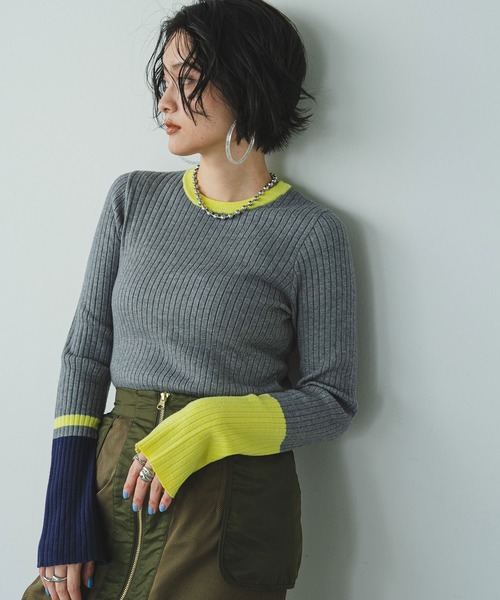 bohmal(ボマール)の「フレア袖配色プルオーバーリブニット(ニット/セーター・レディース・グレー/ピンク/ライム/ブルー/ネイビー/ブラック/ロイヤルブルー/チェリーピンク/スカイブルー/オレンジ/チャコールグレー/コバルトブルー/イエロー/パープル/ライトピンク・FREE)」の11枚目の写真
