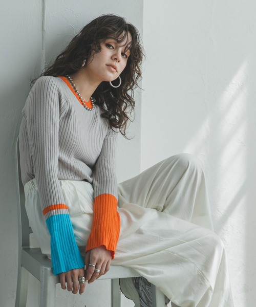 bohmal(ボマール)の「フレア袖配色プルオーバーリブニット(ニット/セーター・レディース・グレー/ピンク/ライム/ブルー/ネイビー/ブラック/ロイヤルブルー/チェリーピンク/スカイブルー/オレンジ/チャコールグレー/コバルトブルー/イエロー/パープル/ライトピンク・FREE)」の15枚目の写真