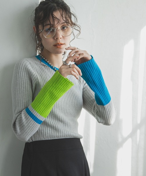 bohmal(ボマール)の「フレア袖配色プルオーバーリブニット(ニット/セーター・レディース・グレー/ピンク/ライム/ブルー/ネイビー/ブラック/ロイヤルブルー/チェリーピンク/スカイブルー/オレンジ/チャコールグレー/コバルトブルー/イエロー/パープル/ライトピンク・FREE)」の5枚目の写真