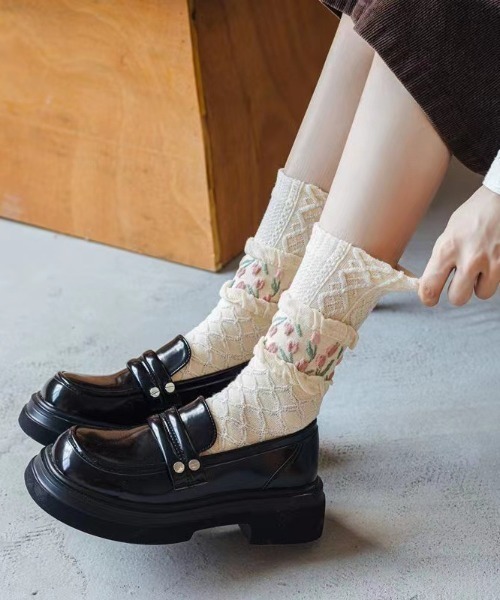 aimoha（アイモハ）の「チューリップ　立体編みソックス（ソックス/靴下・レディース・ライトベージュ/ベージュ系その他/グリーン/ブルー・FREE）」の2枚目の写真