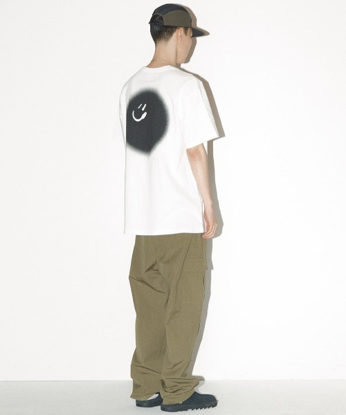 ISTKUNST（イストクンスト）の「A'GEM/9 × .kom『ISTKUNST/イストクンスト』BLUR SMILEY BALL TEE/スマイルボール 半袖　カットソー（Tシャツ/カットソー・メンズ・ブラック/ホワイト・M/L）」の6枚目の写真