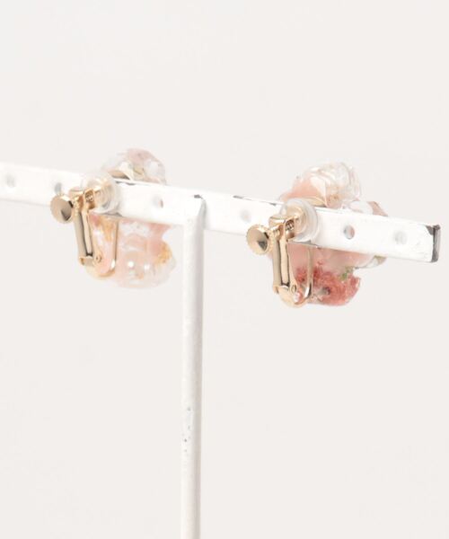 tone（トーン）の「【Riko】淡水パール×小粒ドロップピアス(MA)（ピアス（両耳用）・レディース・ブラック/グリーン/イエロー/ピンク・FREE）」の11枚目の写真