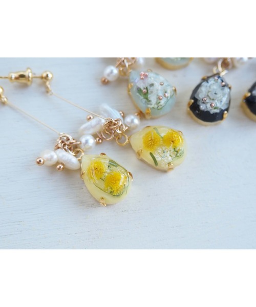 tone（トーン）の「【Riko】淡水パール×小粒ドロップピアス(MA)（ピアス（両耳用）・レディース・ブラック/グリーン/イエロー/ピンク・FREE）」の3枚目の写真