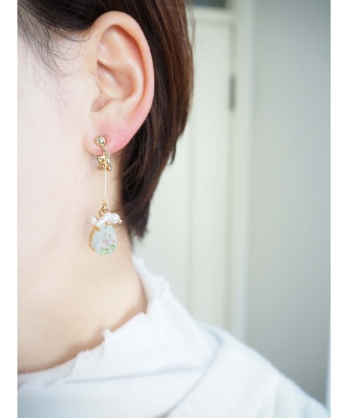 tone（トーン）の「【Riko】淡水パール×小粒ドロップピアス(MA)（ピアス（両耳用）・レディース・ブラック/グリーン/イエロー/ピンク・FREE）」の6枚目の写真