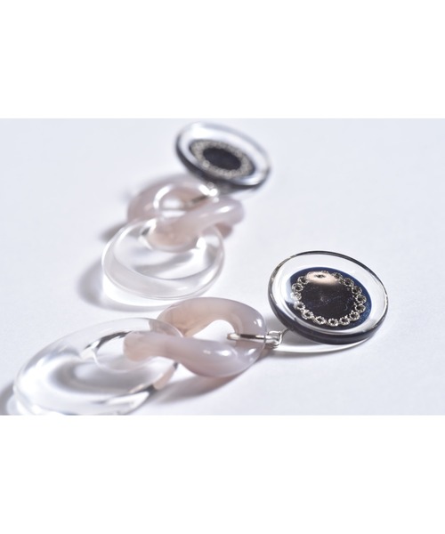 tone（トーン）の「【Astyle】アンティークボタン×アクリルチェーン樹脂ピアス(MA)（ピアス（両耳用）・レディース・クリア・FREE）」の2枚目の写真