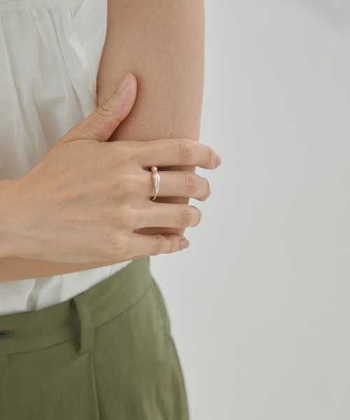 SALON adam et rope'(サロン アダム エ ロペ)の「Silverカービーリング(リング・レディース・シルバー・FREE)」の3枚目の写真